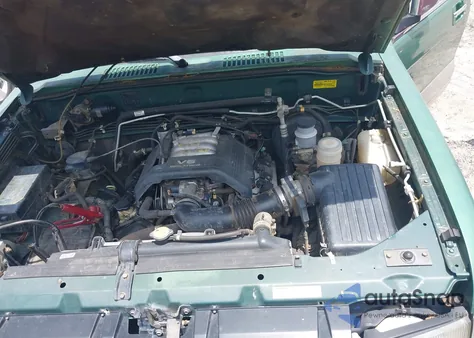 1998 Isuzu Trooper S из США, поврежденный, VIN JACDJ58X0W7908301